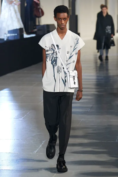 Look 3